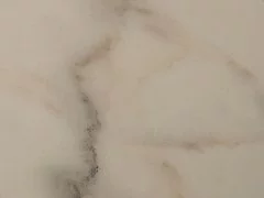 Бортик пристеночный треугольный ALPHALUX, леденящий мрамор, 30*25 мм, L=4.1м, алюминий