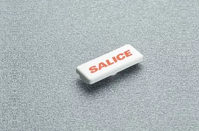 Накладка на плечо петли с логотипом SALICE, белый пластик