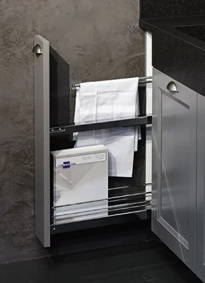 Kessebohmer: Бутылочница с полотенцедержателем для фасадов шириной 150 мм.