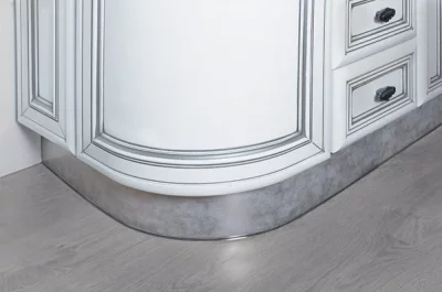 79 Закругление для цоколя ПВХ Н.150, под серебро