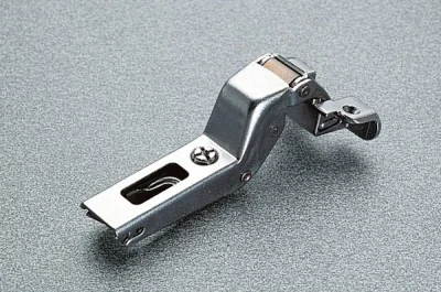 Петля 105" вкладная с обратной пружиной, для алюминиевой рамки