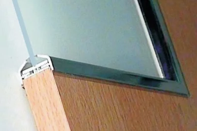 Профиль-база для установки стекла, L=2500, отделка белый UN0610