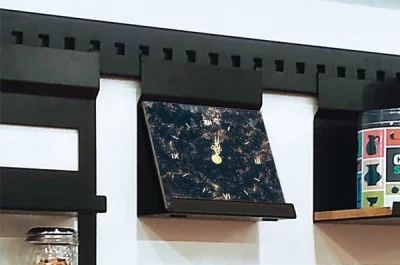 Полка для часов низкая, 160х80х180мм, отделка черный бархат (матовый)