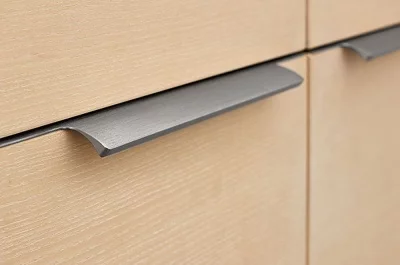 Ручка накладная 596мм (240/240), отделка сталь шлифованная