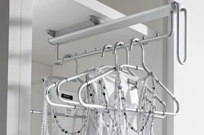 Выдвижной держатель для плечиков