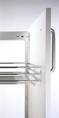 Kessebohmer: Бутылочница с тремя полками для фасадов шириной 150 мм.