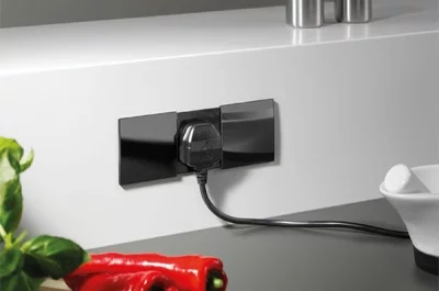 Встраиваемый блок DUE (2 розетки Schuko 250В), отделка чёрная