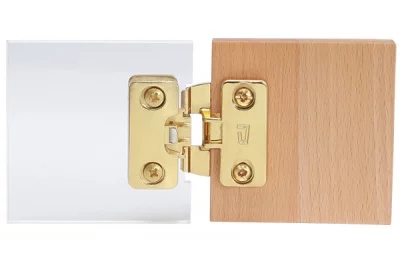 Петля полунакладная для стекла, угол открывания 230°, отделка латунь