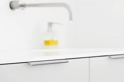 Ручка-скоба L.200мм, отделка сталь шлифованная