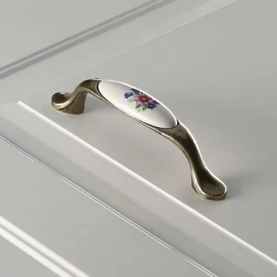 Мебельная фарфоровая ручка старое золото/розовый цветок GTV UP-WP0728-PR