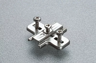 Ответная планка Н4 c дюбелем/шурупом, крестообразная