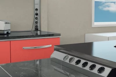 Модульный блок CASIA (4 розетки Schuko 250 В с выключателем, 2 USB (5.2В/2150мA), отделка сталь нержавеющая/чёрный