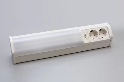 Светильник люминесцентный 2-мя розетками 11W/220-240V, 2700K, отделка белый