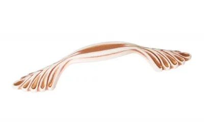 Ручка-скоба 96мм, отделка молочная с медной патиной