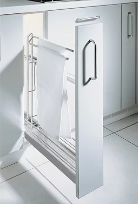 Kessebohmer: Бутылочница с полотенцедержателем для фасадов шириной 150 мм.