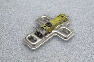 Клип-ответная планка Н4 под шуруп, крестообразная с 3-мя отверстиями