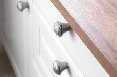 Ручка-кнопка, отделка сталь шлифованная