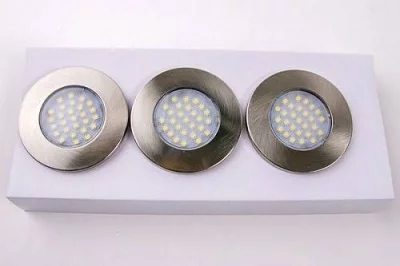 GTV: Комплект квадратных светодиодных светильников BARRI Plus (внутренний), 3x1,5W, 27 диодов, 230VAC, 2700K, теплый белый LD-OBP27CB-53