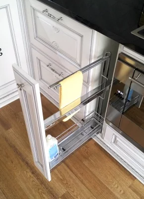 Kessebohmer: Бутылочница с полотенцедержателем для фасадов шириной 150 мм.