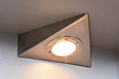 Светильник треугольный, отделка сталь нержавеющая (комплект из 3-х штук)